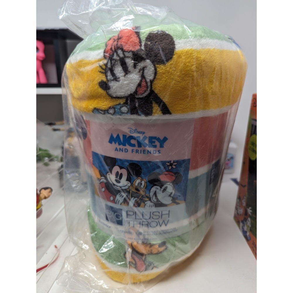 Disney Mickey & Friends Plush‎ Throw Blanket - 5' x 6 ft  - The Big One - New